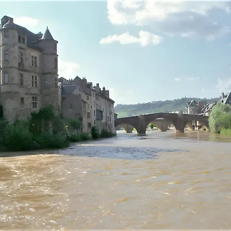 Maison De Claude 펜션 Castelnau-de-Mandailles